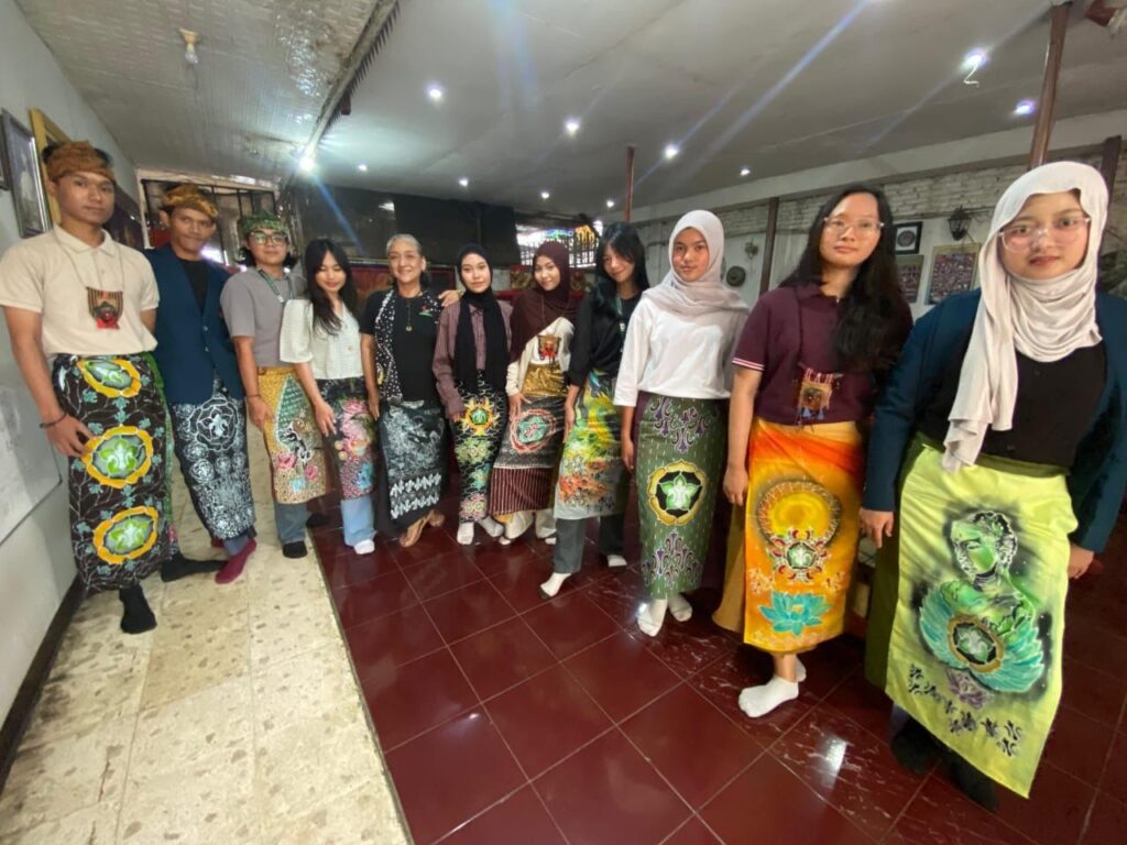 Batik motif adiluhung yang menjadi ciri batik kota malang catrawarta Batik motif adiluhung yang menjadi ciri batik kota malang